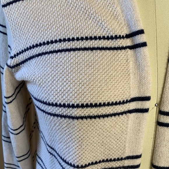 Gap Women’s Cream& Navy Striped Cardigan Size Medium - Picture 2 of 5